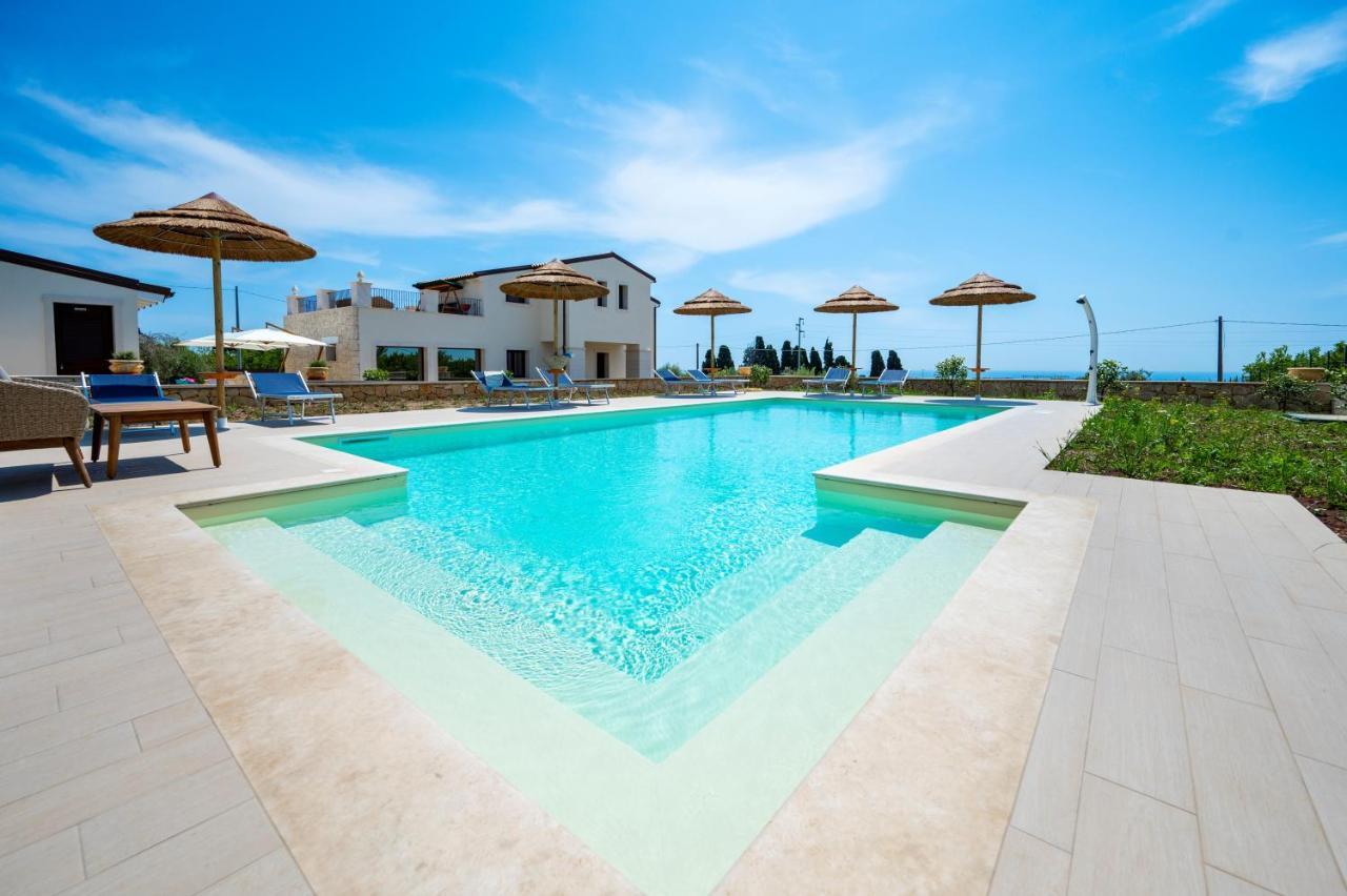 Villa Carmiano Luxury Bedrooms In Avola In The Province Of Syracuse With Spa And Swimming Pool And Wonderful Seaview 外观 照片