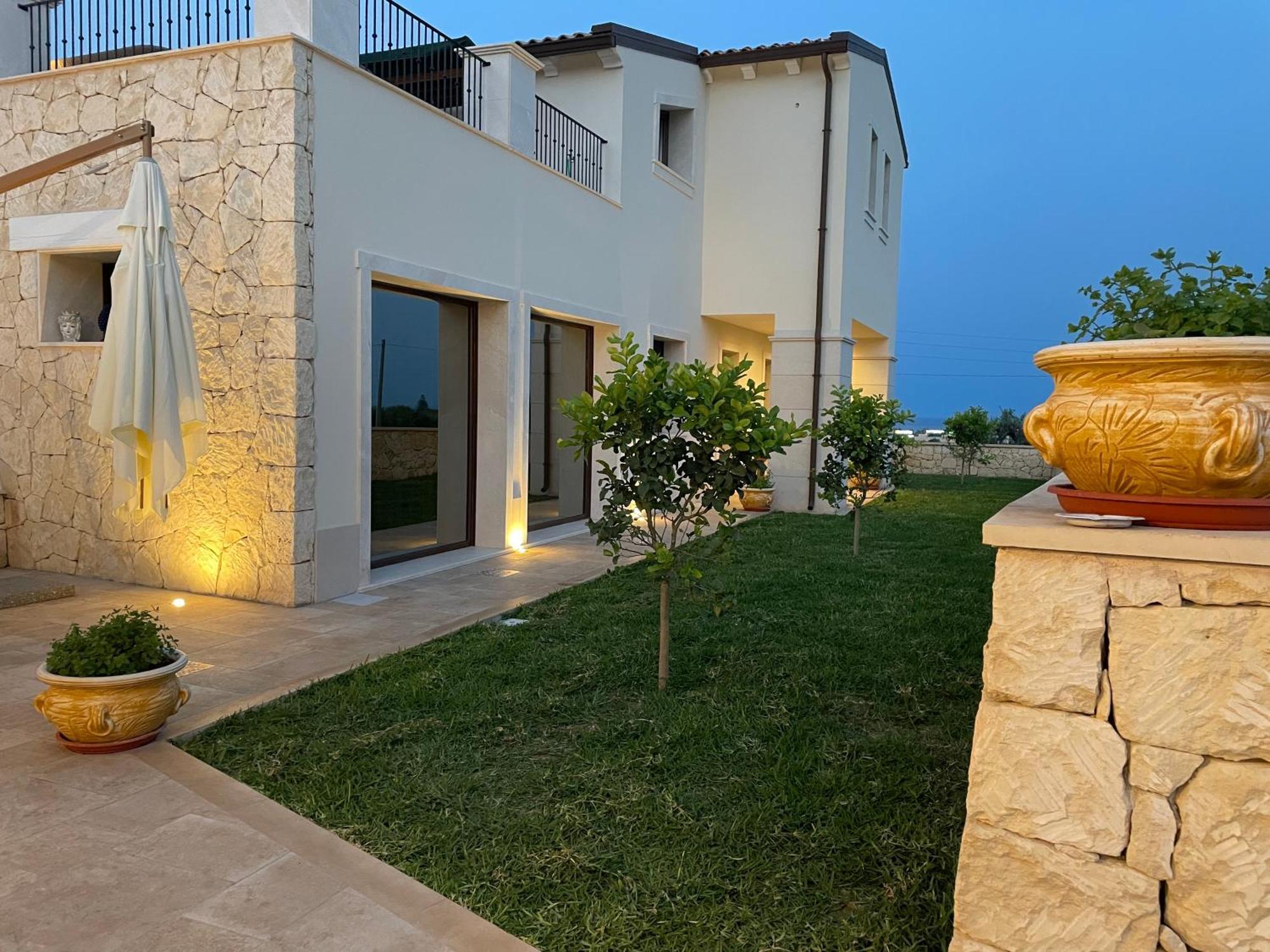 Villa Carmiano Luxury Bedrooms In Avola In The Province Of Syracuse With Spa And Swimming Pool And Wonderful Seaview 外观 照片